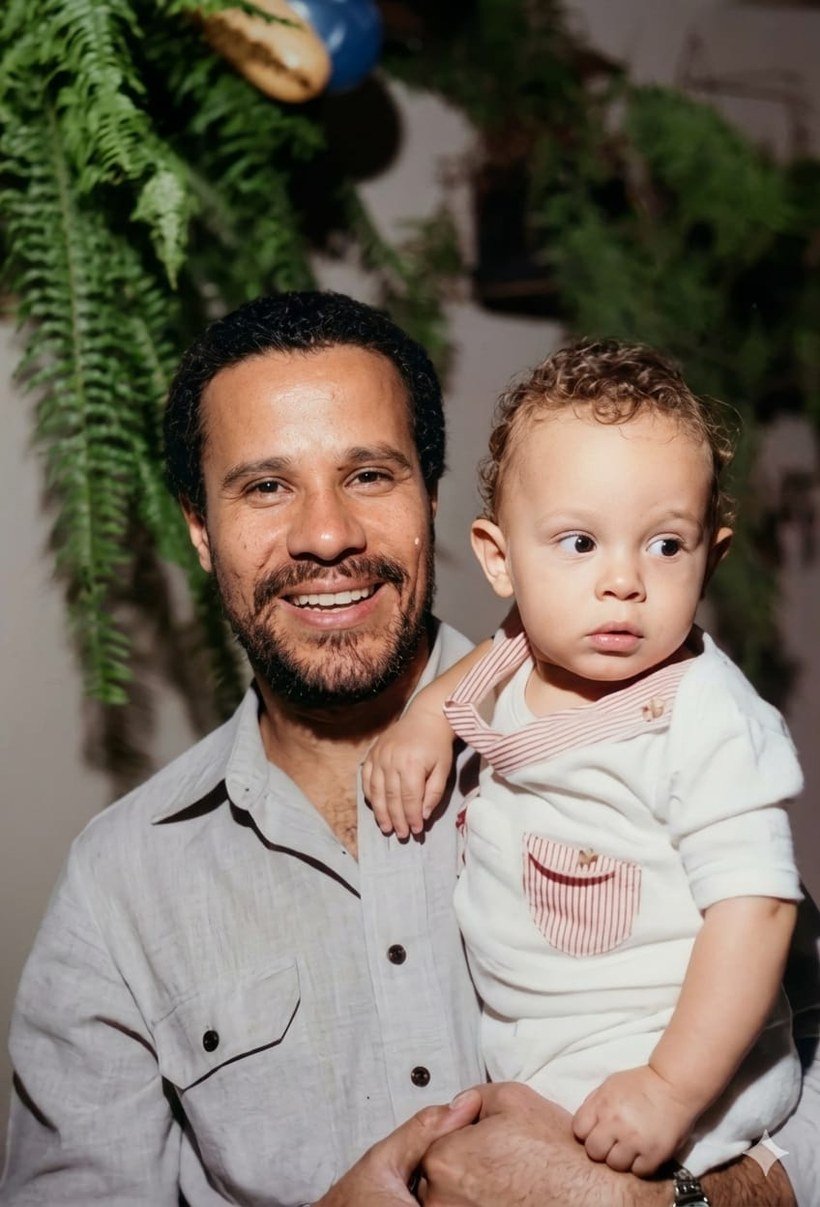 José Carlos com o filho Igor no colo, ainda pequeno